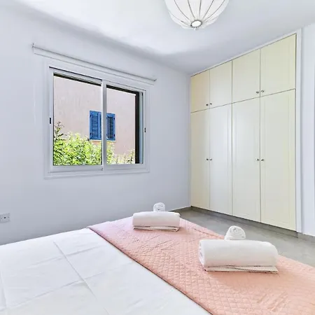 Lia's Gardens * Peyia