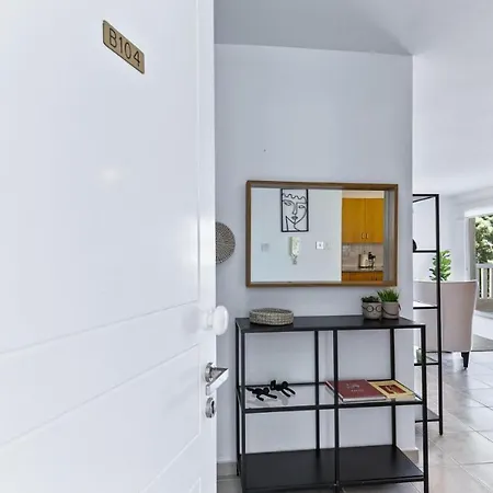 Lia's Gardens Apartment *