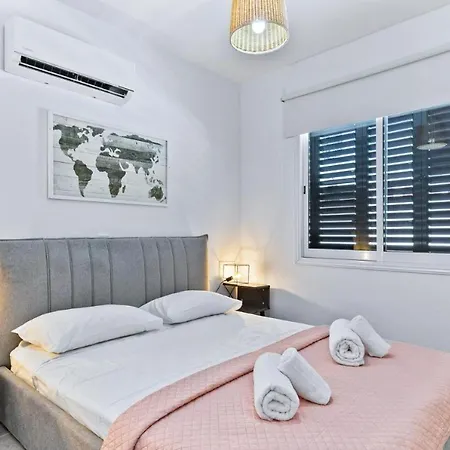 Lia's Gardens Apartment