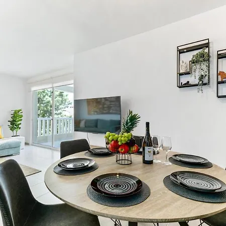 شقة Lia's Gardens بييا